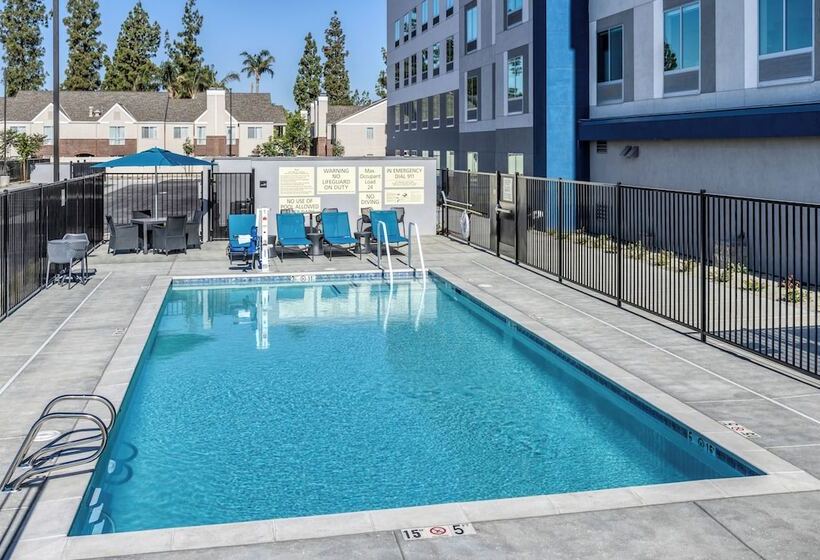 酒店 Hampton Inn & Suites Bakersfield Central