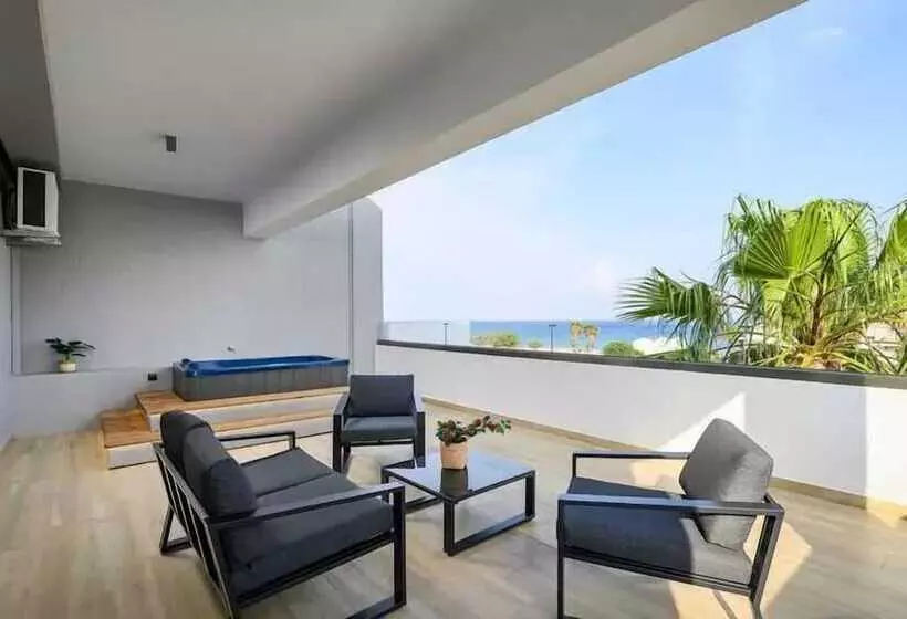 Hotelli Nicolas Grand Suites   Adults Only