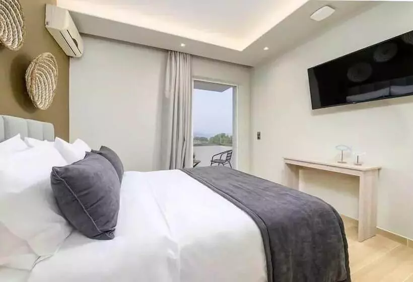 Hotelli Nicolas Grand Suites   Adults Only