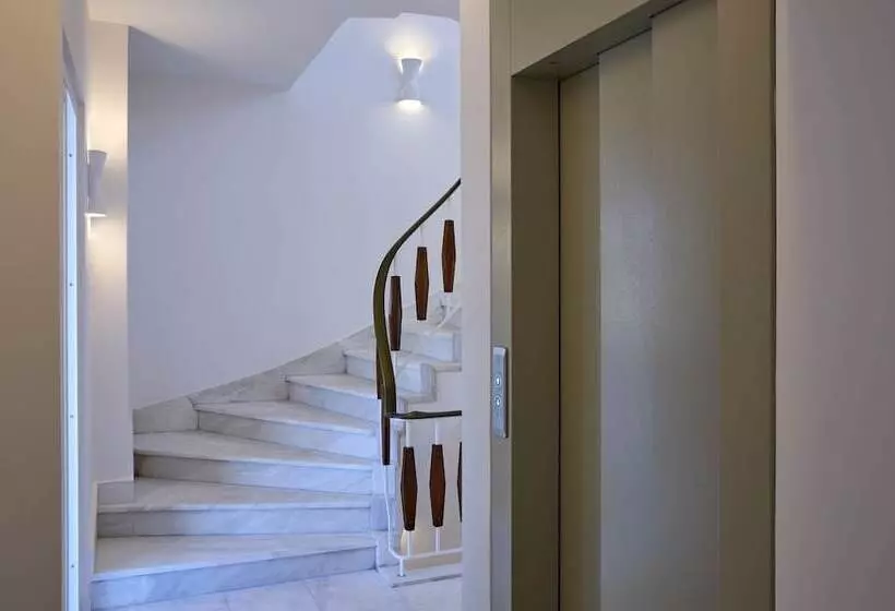 Hotelli Twinn Downtown Piraeus, Santikos Collection