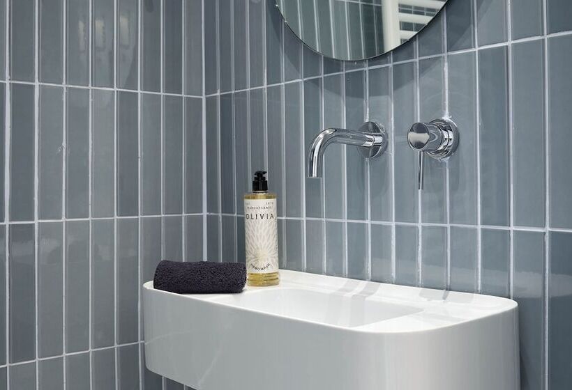 ホテル Twinn Downtown Piraeus, Santikos Collection