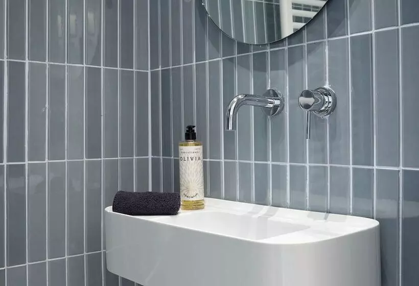 Hotelli Twinn Downtown Piraeus, Santikos Collection