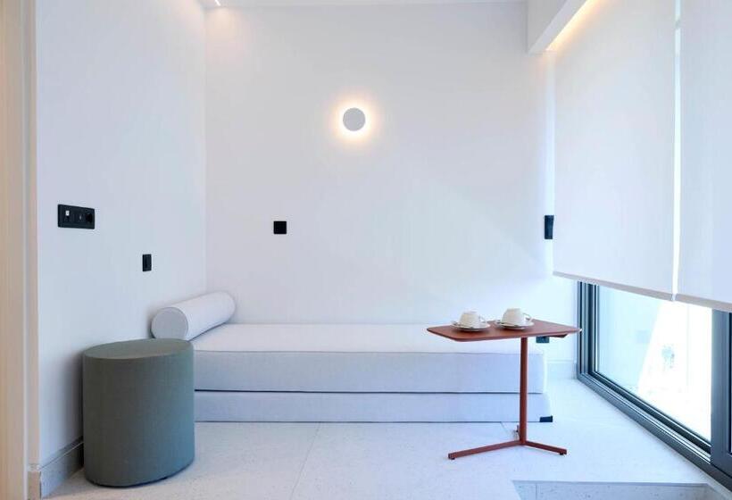 ホテル Twinn Downtown Piraeus, Santikos Collection