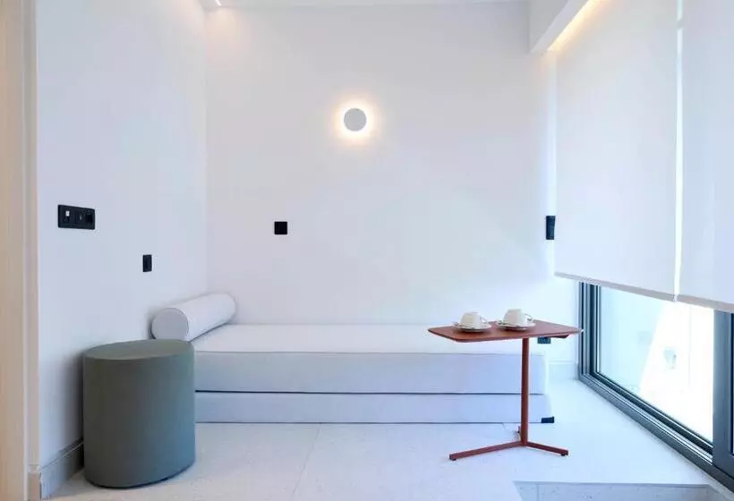 Hotelli Twinn Downtown Piraeus, Santikos Collection