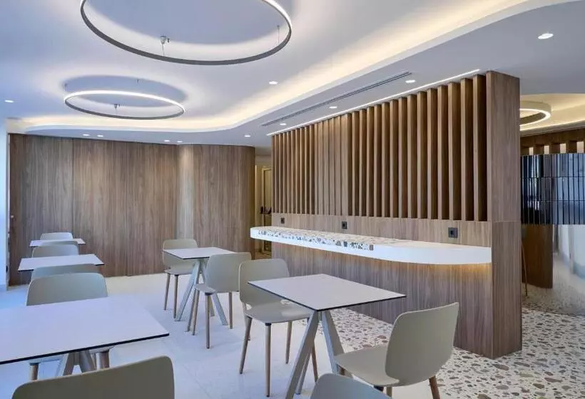 Hotelli Twinn Downtown Piraeus, Santikos Collection