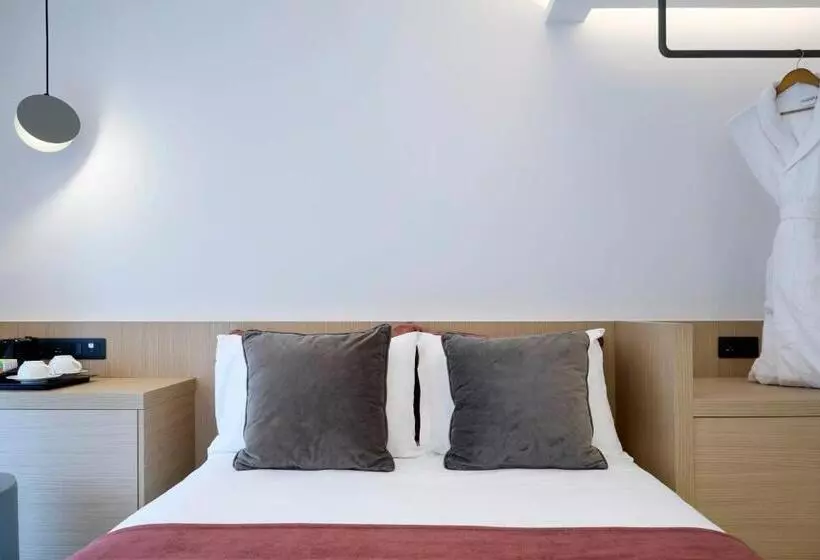 Hotelli Twinn Downtown Piraeus, Santikos Collection