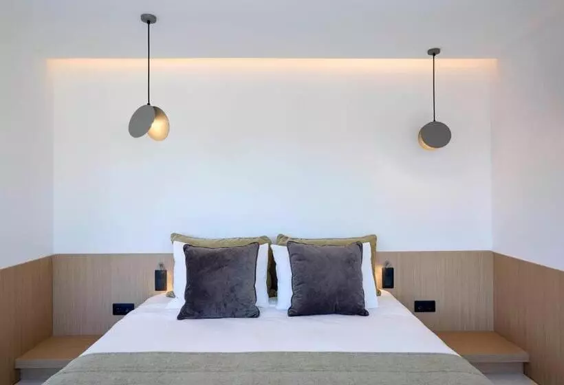 Hotelli Twinn Downtown Piraeus, Santikos Collection