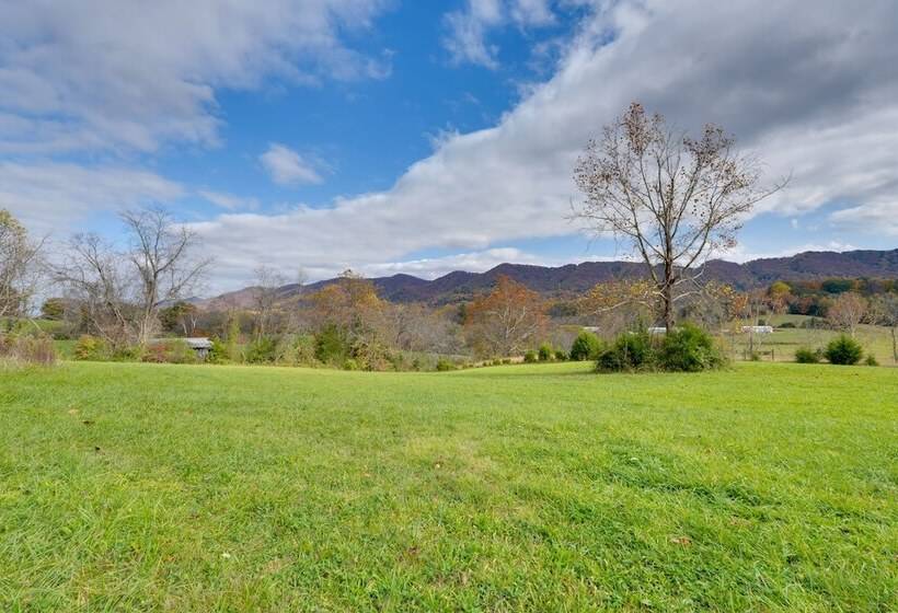 Jonesborough Home On 8 Acres W/ Mountain Views!