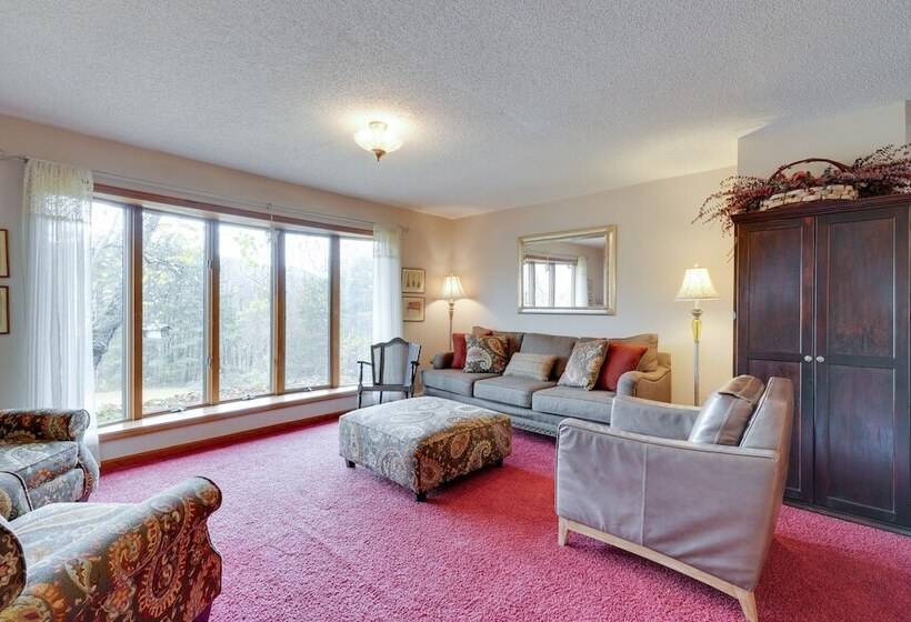 Jonesborough Home On 8 Acres W/ Mountain Views!