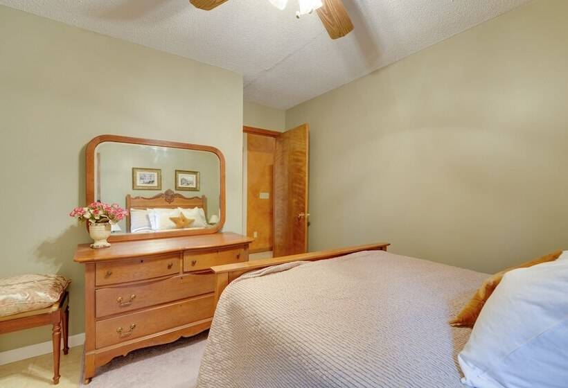 Jonesborough Home On 8 Acres W/ Mountain Views!