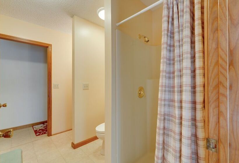 Jonesborough Home On 8 Acres W/ Mountain Views!