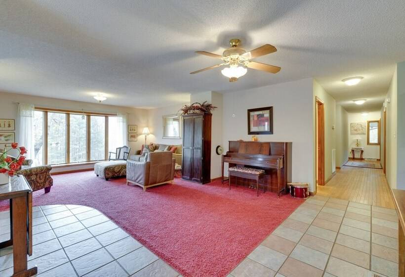 Jonesborough Home On 8 Acres W/ Mountain Views!