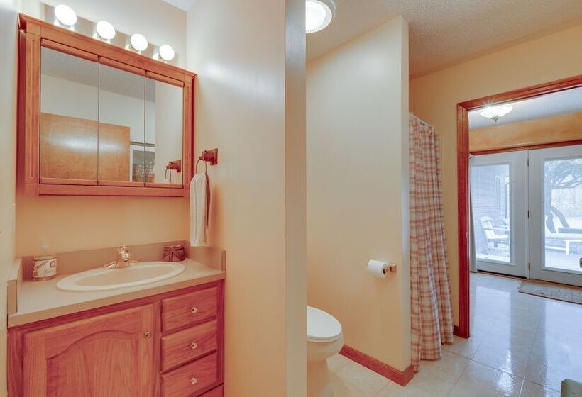 Jonesborough Home On 8 Acres W/ Mountain Views!