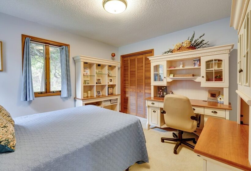 Jonesborough Home On 8 Acres W/ Mountain Views!