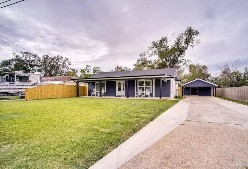 Lake Charles Home W/ Gas Grill & Fenced In Yard!