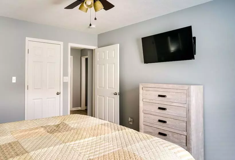 Lake Charles Home W/ Gas Grill & Fenced In Yard!