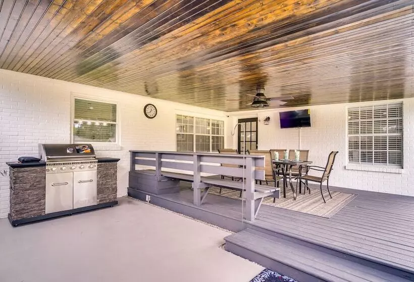 Lake Charles Home W/ Gas Grill & Fenced In Yard!