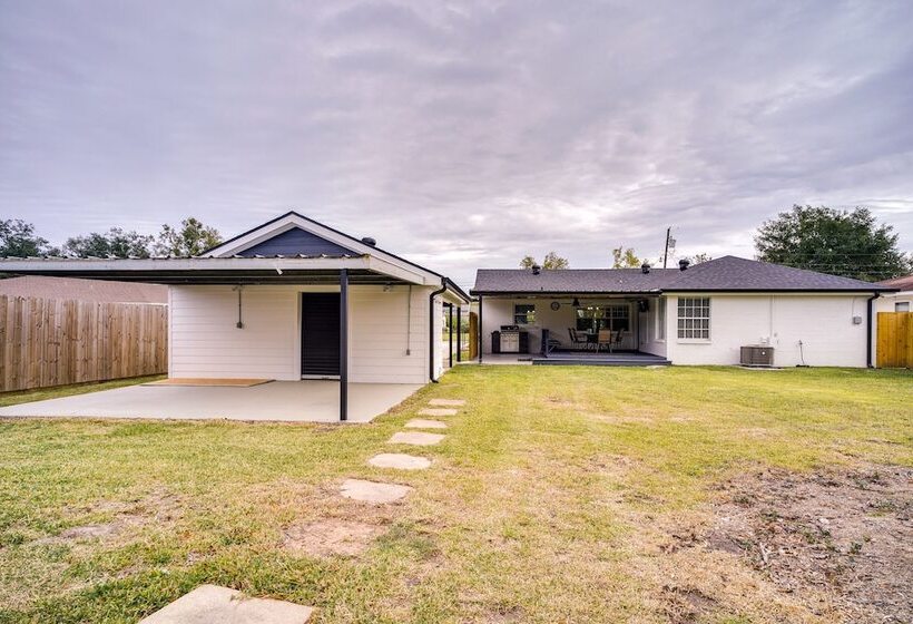Lake Charles Home W/ Gas Grill & Fenced In Yard!