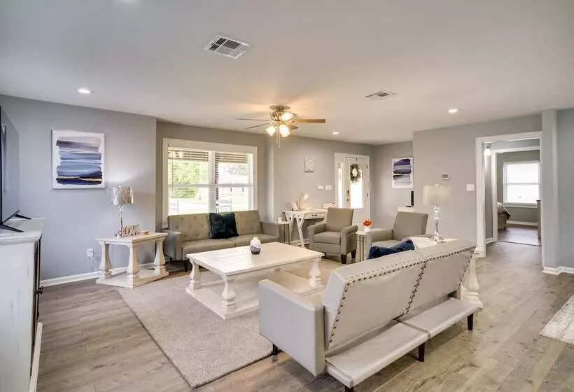 Lake Charles Home W/ Gas Grill & Fenced In Yard!