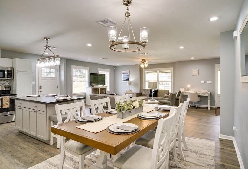 Lake Charles Home W/ Gas Grill & Fenced In Yard!