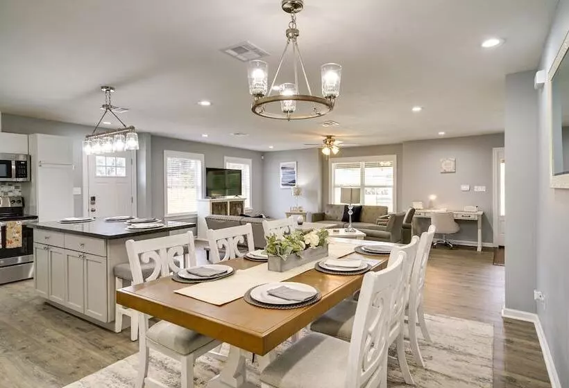 Lake Charles Home W/ Gas Grill & Fenced In Yard!