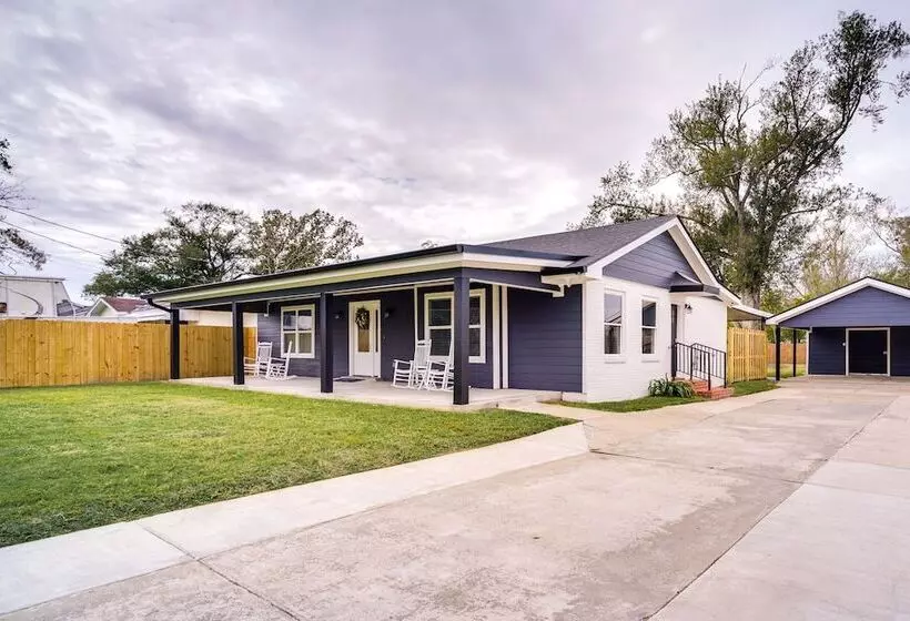 Lake Charles Home W/ Gas Grill & Fenced In Yard!