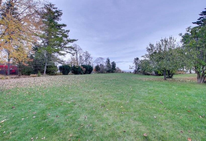 Lakefront Algoma Home W/ Deck, Grill & Fireplace