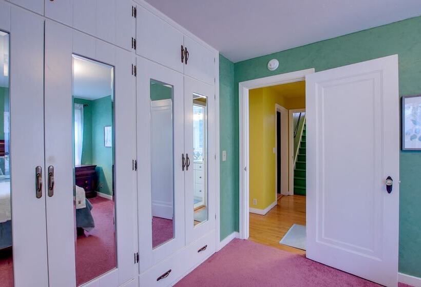 Lakefront Algoma Home W/ Deck, Grill & Fireplace