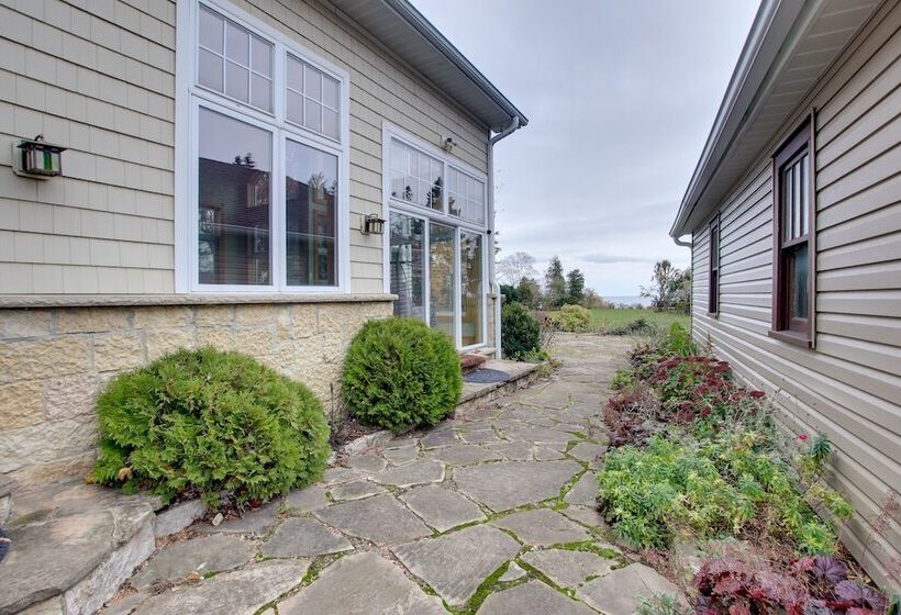 Lakefront Algoma Home W/ Deck, Grill & Fireplace