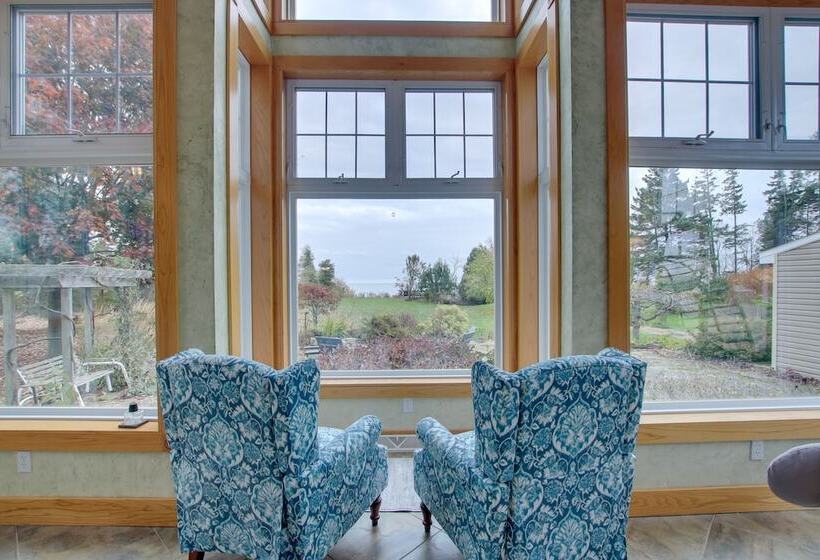 Lakefront Algoma Home W/ Deck, Grill & Fireplace