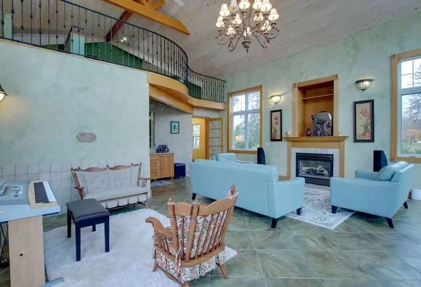 Lakefront Algoma Home W/ Deck, Grill & Fireplace