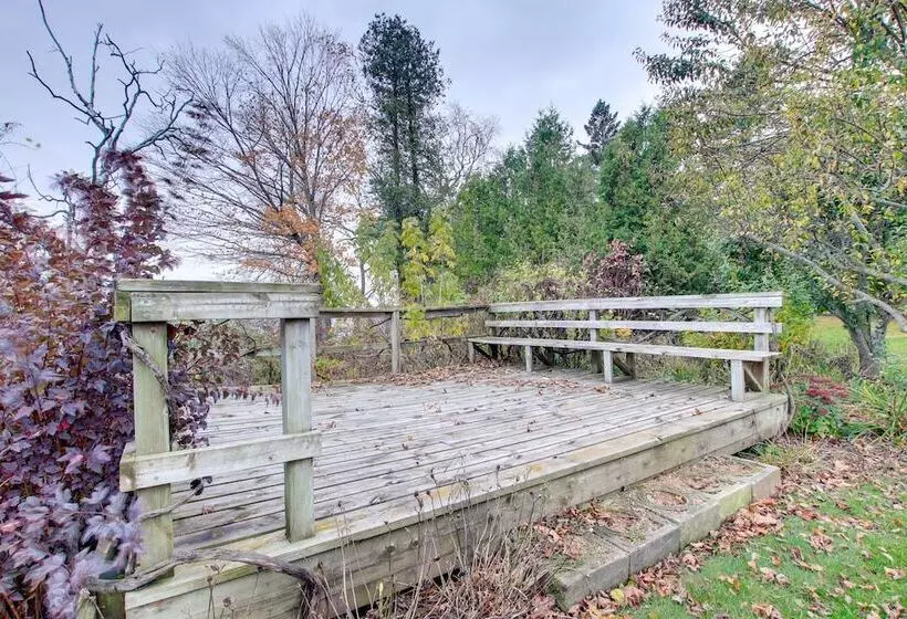 Lakefront Algoma Home W/ Deck, Grill & Fireplace