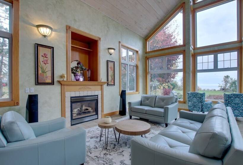 Lakefront Algoma Home W/ Deck, Grill & Fireplace