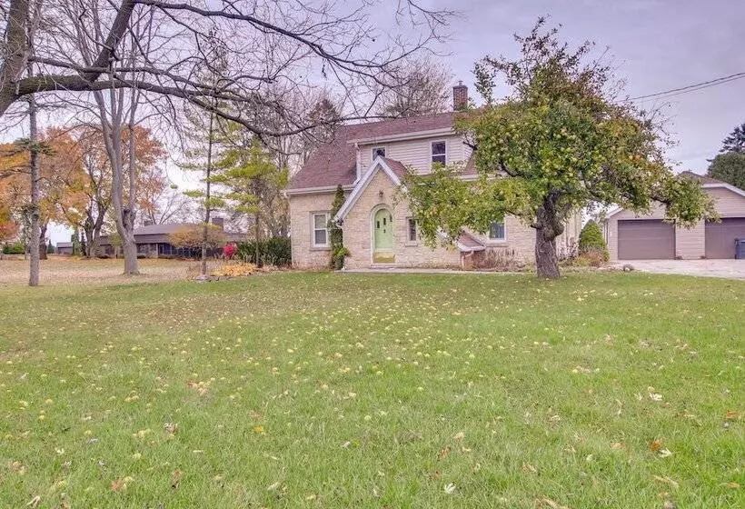 Lakefront Algoma Home W/ Deck, Grill & Fireplace