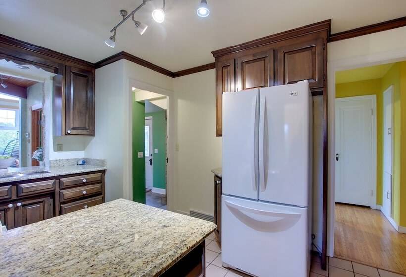 Lakefront Algoma Home W/ Deck, Grill & Fireplace