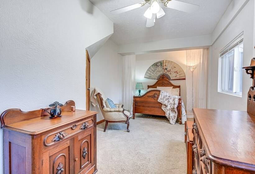 The Lodge On Lake 13  Private Lakefront Retreat!