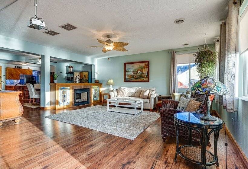 The Lodge On Lake 13  Private Lakefront Retreat!