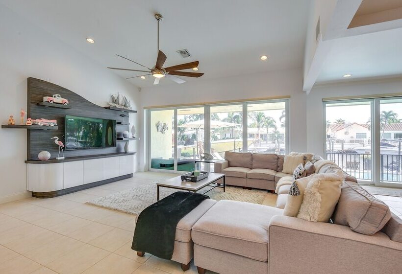 Canal Access & Pool: Lighthouse Point Getaway!