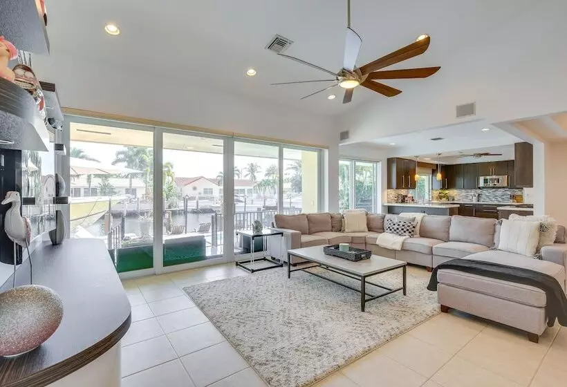 Canal Access & Pool: Lighthouse Point Getaway!