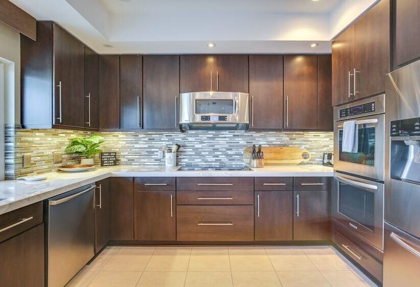 Canal Access & Pool: Lighthouse Point Getaway!