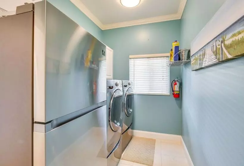 Canal Access & Pool: Lighthouse Point Getaway!