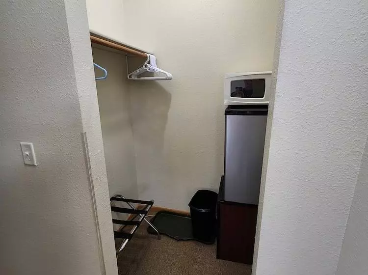 Motelli Underwood Inn