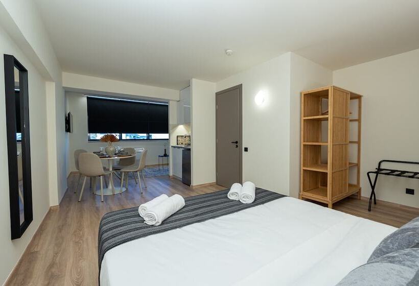 פנסיון Athens Airport Living Spaces