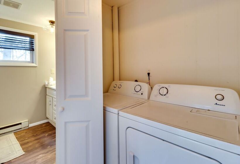 Pet Friendly Cottage In The Poconos W/ Hot Tub!