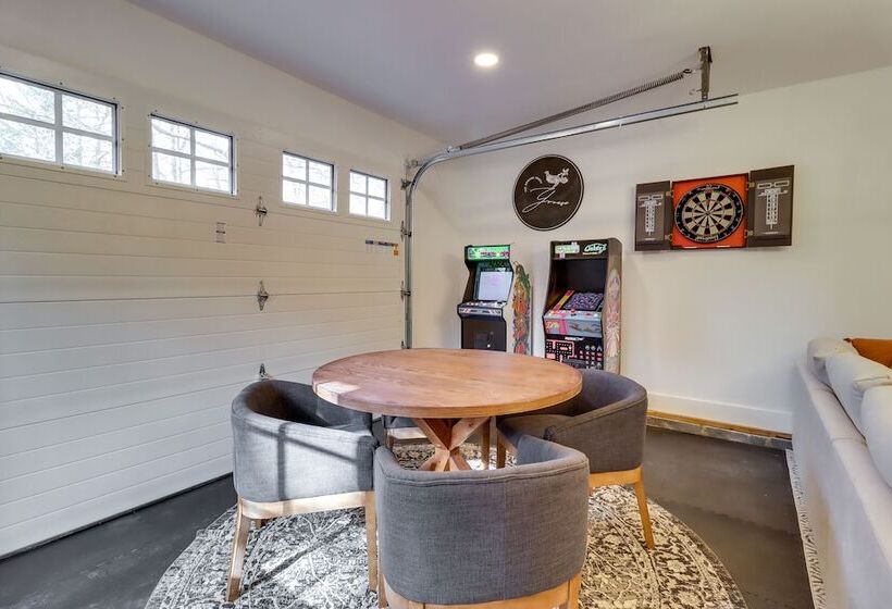 Pet Friendly Cottage In The Poconos W/ Hot Tub!