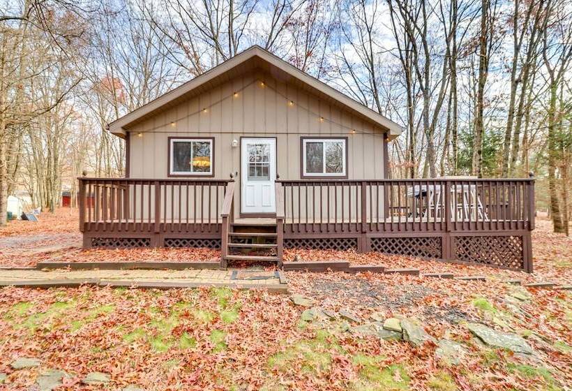 Pet Friendly Cottage In The Poconos W/ Hot Tub!
