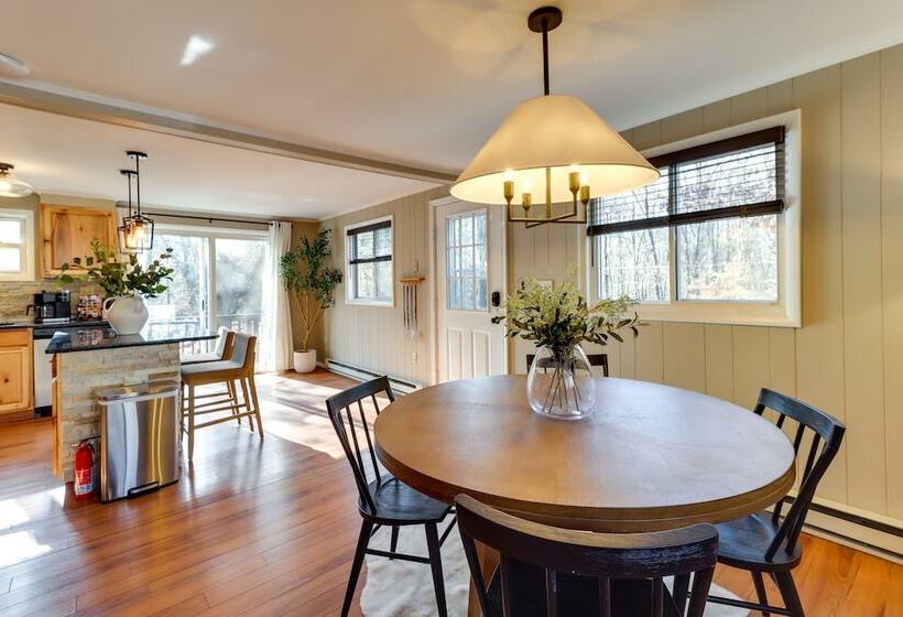 Pet Friendly Cottage In The Poconos W/ Hot Tub!