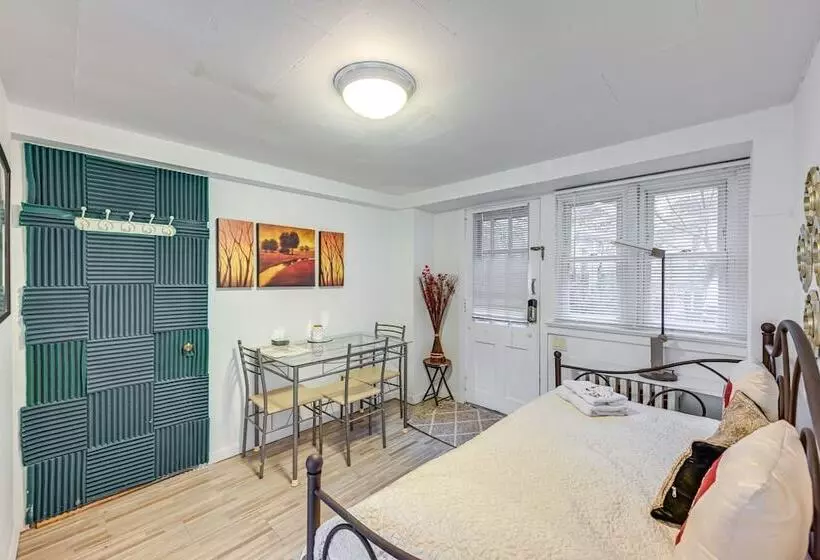 Pet Friendly Great Neck Home ~ 1 Mi To Kings Point