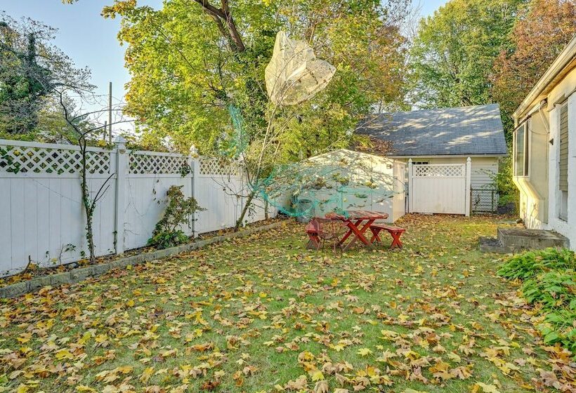 Pet Friendly Great Neck Home ~ 1 Mi To Kings Point