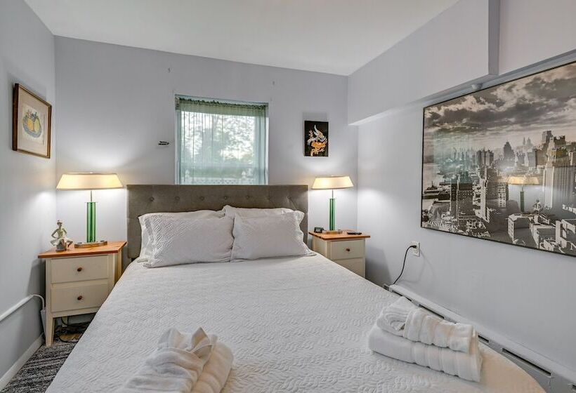 Pet Friendly Great Neck Home ~ 1 Mi To Kings Point